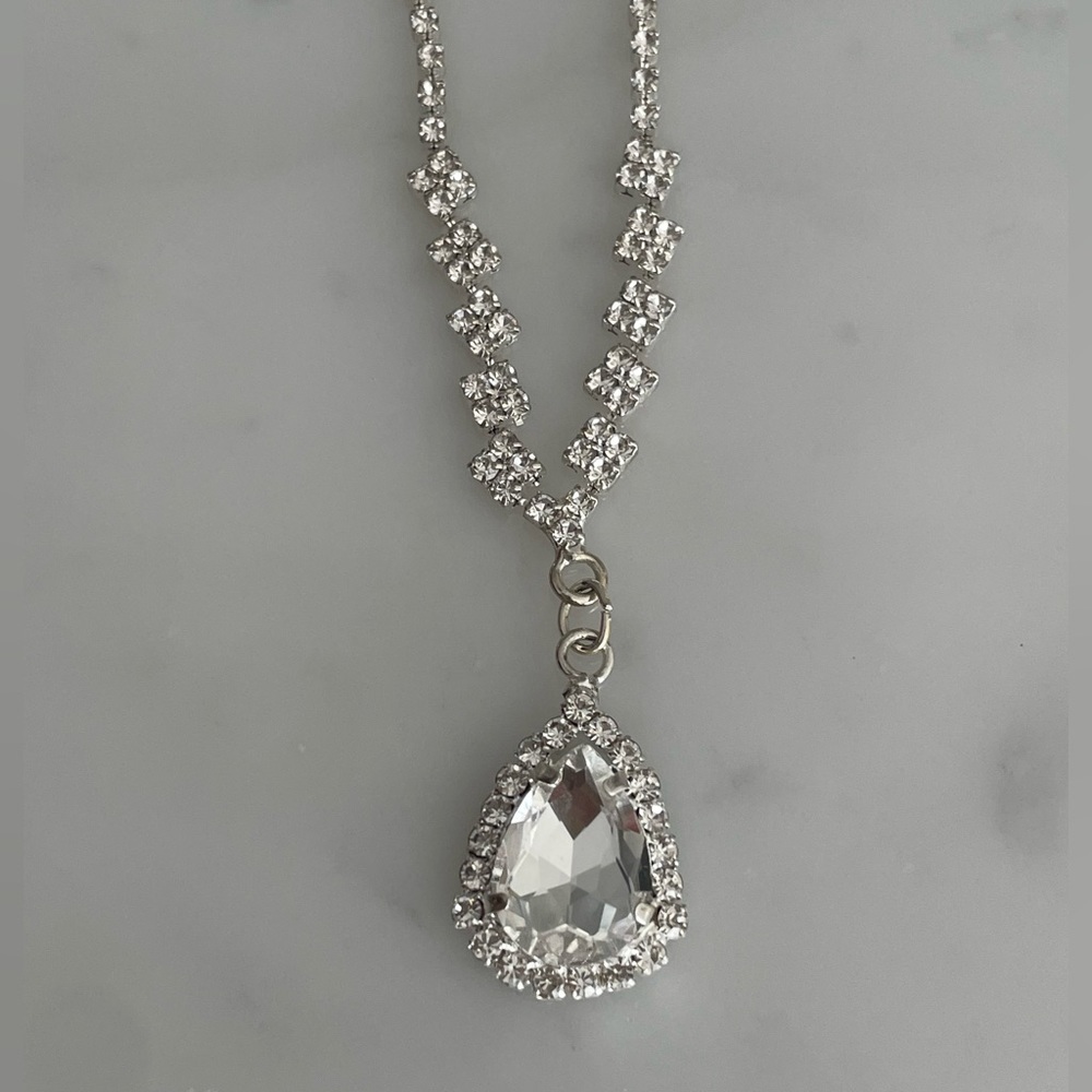 Fashion Crystal Necklace and Earrings set - Picture 5 of 7